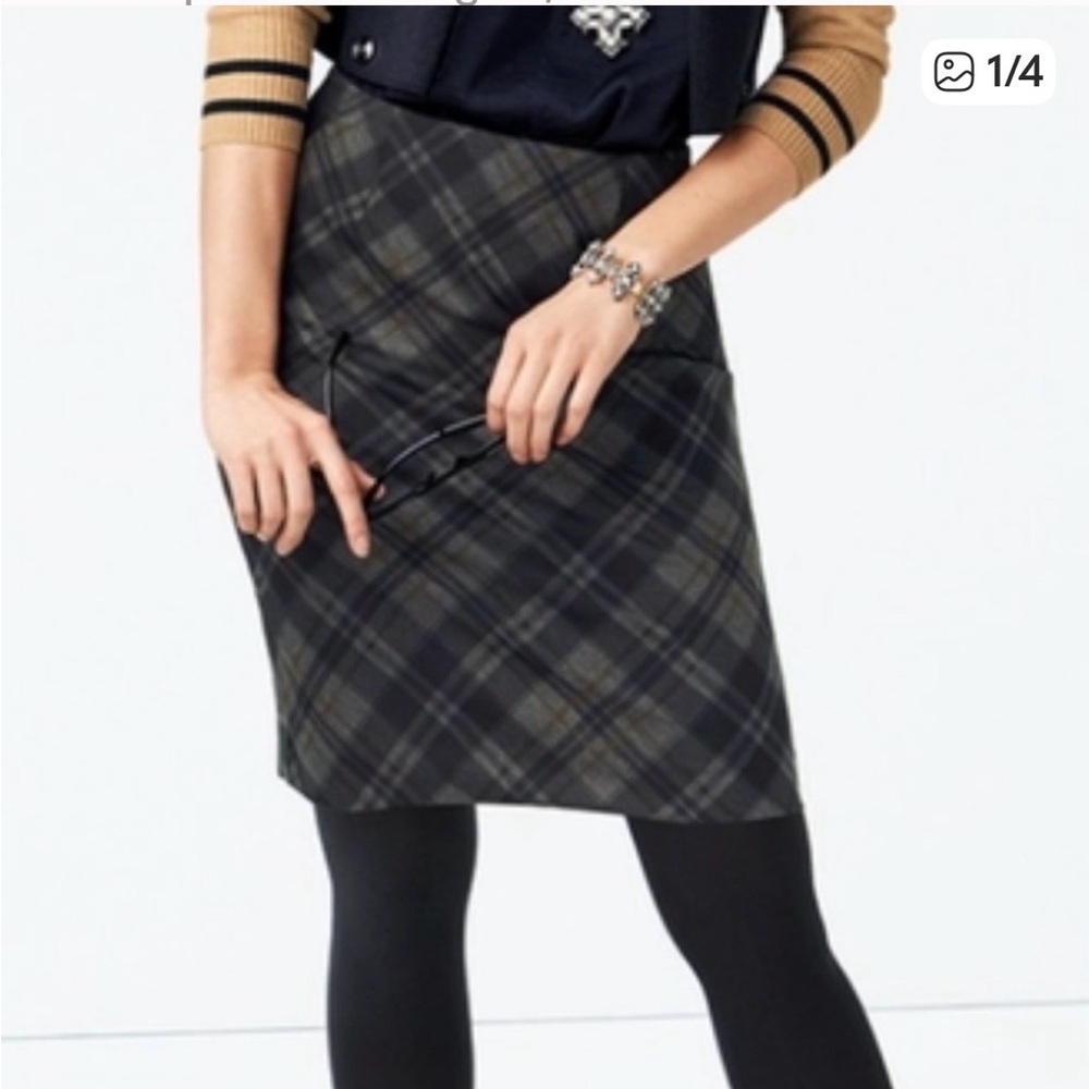 CAbi Step Out Skirt -NEW